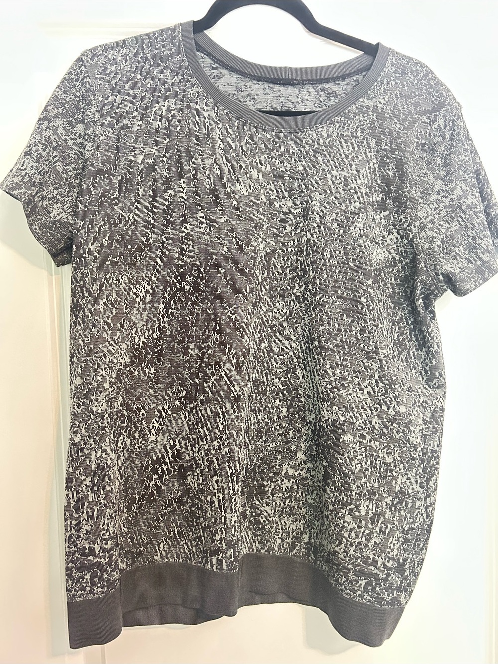 Lululemon Swiftly Breathe Relaxed Fit Top Size 12. Black and White design. - Picture 2 of 6